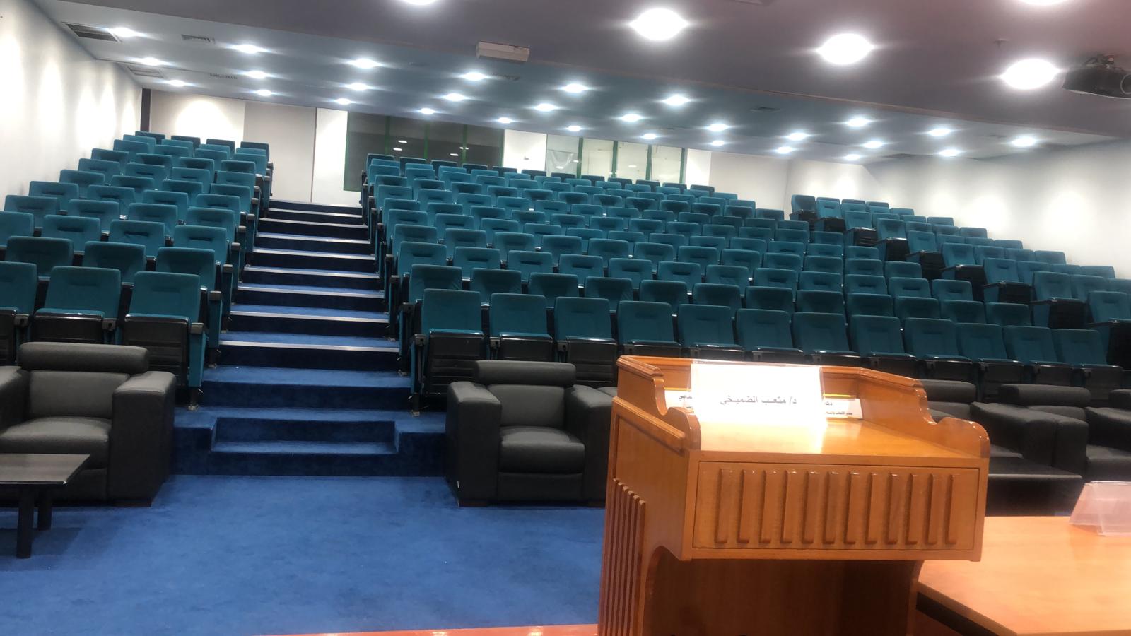القاعه الرئيسيه ( المسرح )