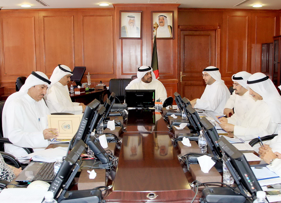 المنصور يشيد بتعاون بلدية الكويت لاستكمال منظومة المنشآت الرياضية