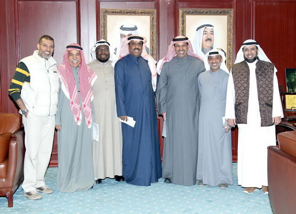 فليطــح يستقبل قــدامى نجــوم الازرق