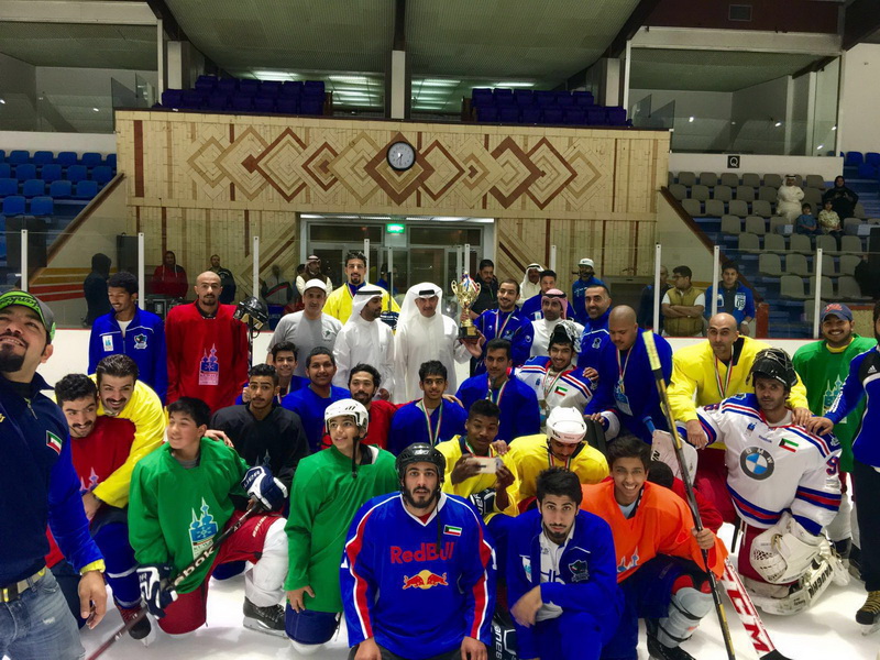 اليوم المفتوح لتعليم وممارسة لعبة هوكي الجليد للرجال