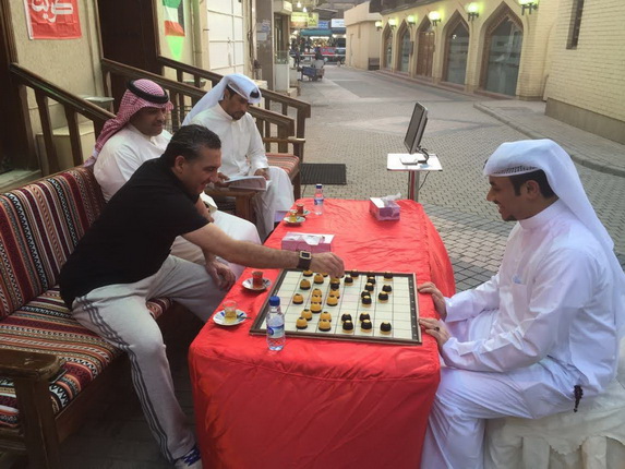 منافسات مثيرة في بطولة الهيئة للبلياردو والدومينو