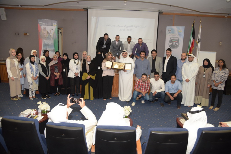 الصالح يكرم إدارة نظم المعلومات