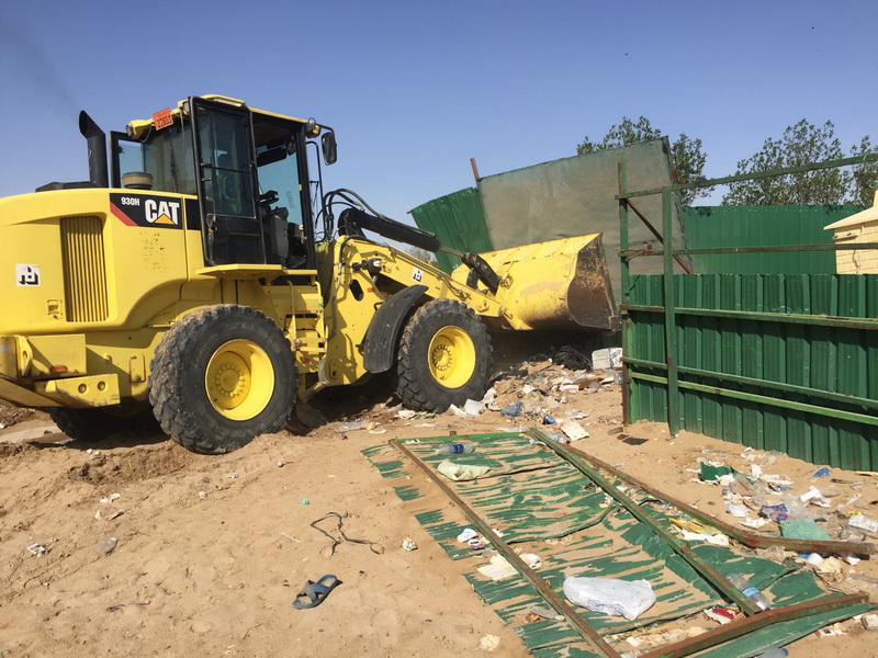 لجنة هيئة الرياضة المشتركة لإزالة التعديات  ازالة ٣٠٠٠متر مربع بفروسية الجهراء وأسوار ٥إسطبلات وعدد من الشبرات بفروسية الأحمدي