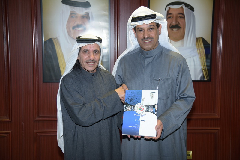 السربل يهدي جهراوي لمدير الهيئة