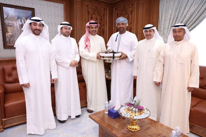 استقبل الدكتور حمود فليطح مدير عام الهيئة طه الكشرى رئيس الاتحادين العماني والعربي للسباحة والأمين العام للجنة الأولمبية العمانية