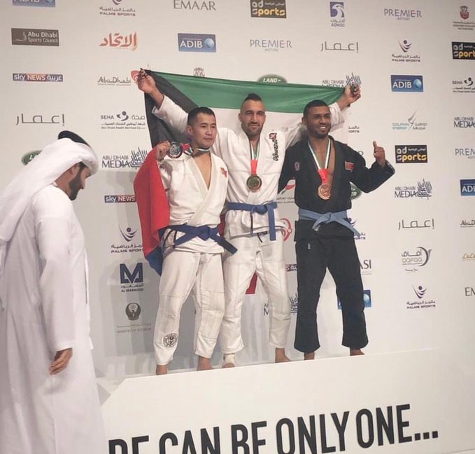 البطل الكويتي عبد الله بوشهر يحقق الميدالية الذهبية في بطولة أبوظبي الدولية لمحترفي الجوجيتسو