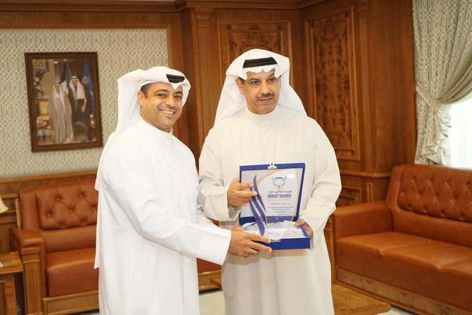 استقبل الدكتور حمود فليطح الشمري مدير عام الهيئة ابراهيم الربيعان مؤسس ومدير مشروع كويت سكاي دايف لصقل وتنمية مهارات القفز