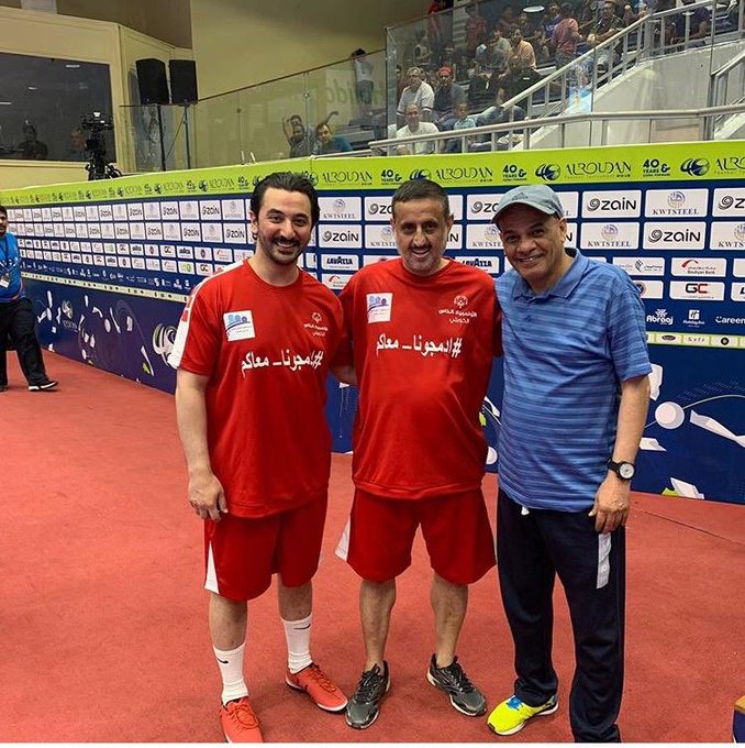 شارك نائب المدير العام لقطاع الرياضة التنافسية الدكتور صقر الملا وعدد من نجوم كرة القدم الكويتية المعتزلين في المباراة الاستعراضية لنادى الطموح التي أُقيمت بدورة الروضان الرمضانية 