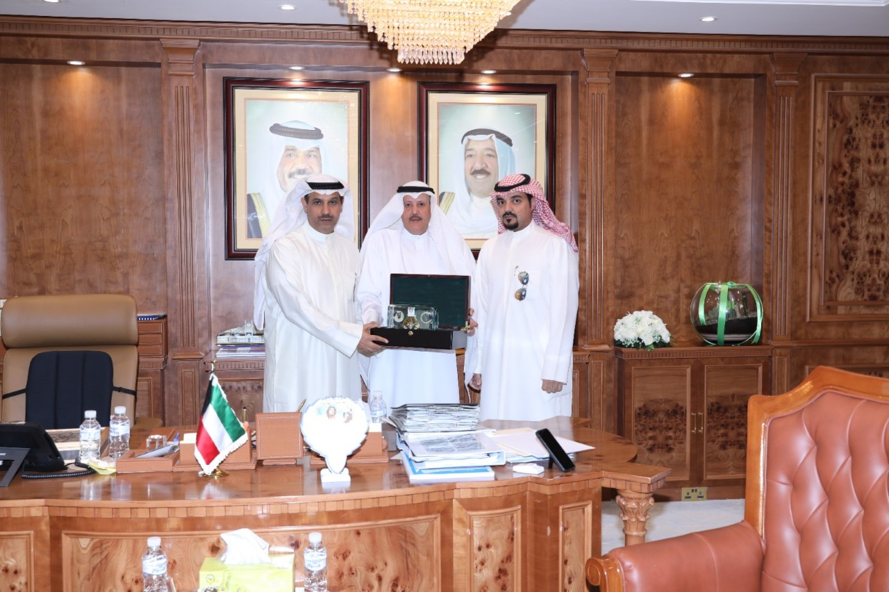 تكريم نادي برقان لمدير عام الهيئة 